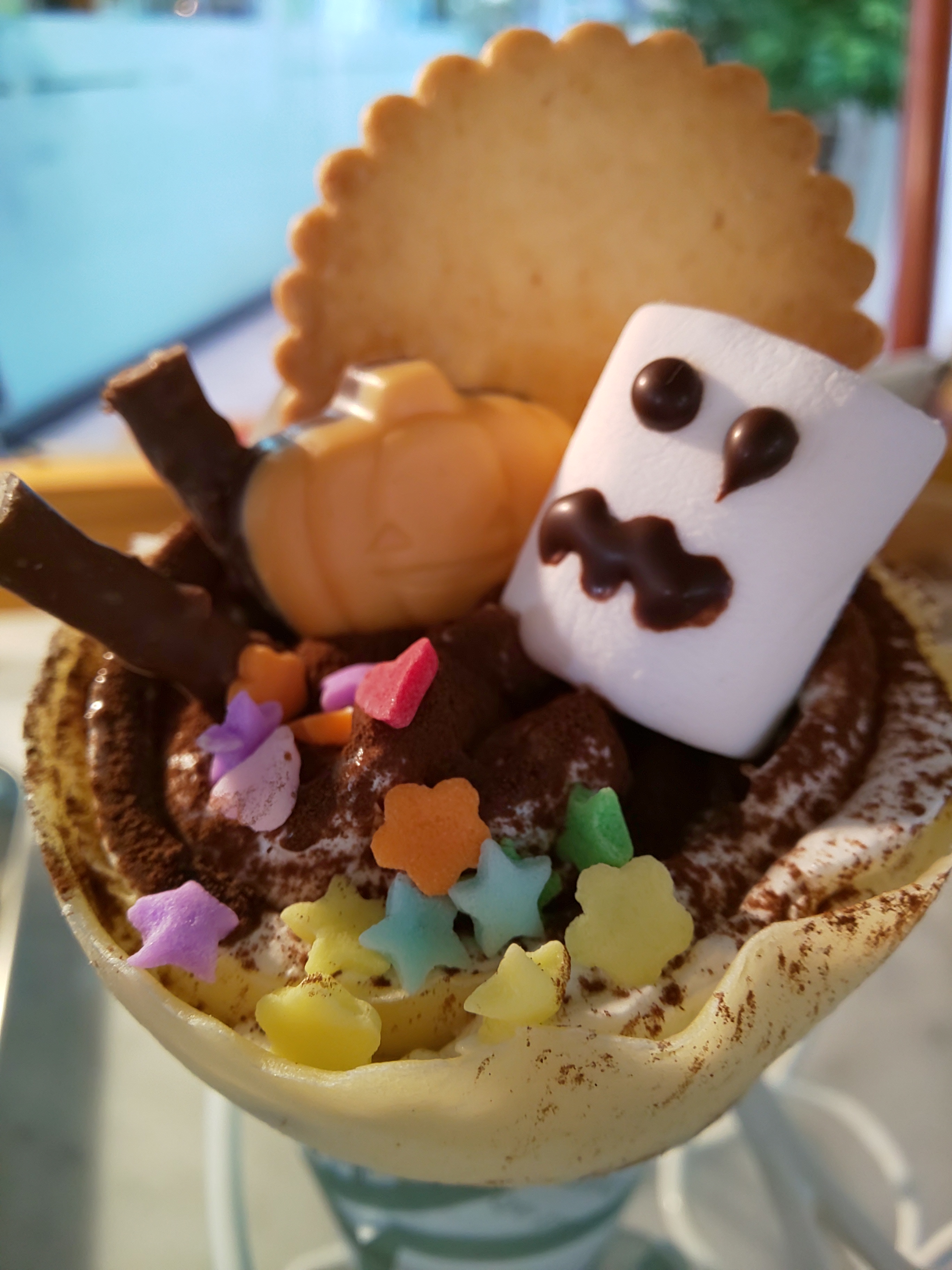 なんてシュールな。。。笑　ハロウィン企画クレープ